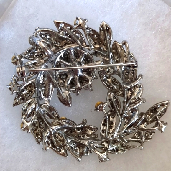 Vintage Rhinestone Leaf Design Brooch - Picture 3 of 4